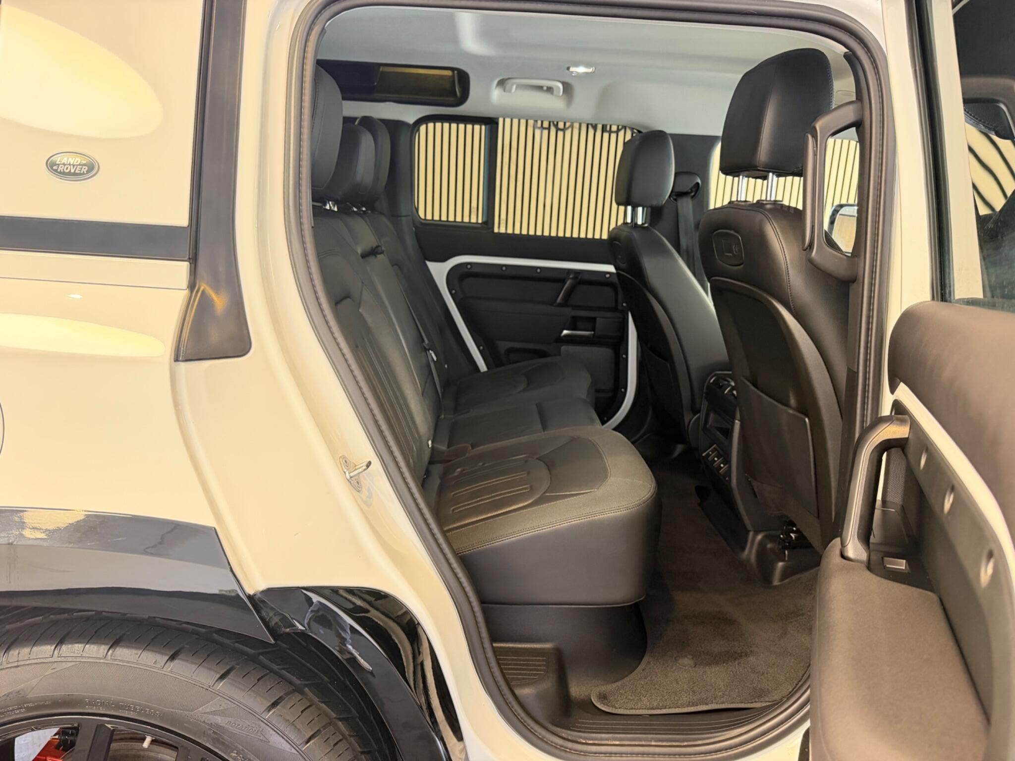 Land Rover Defender 110